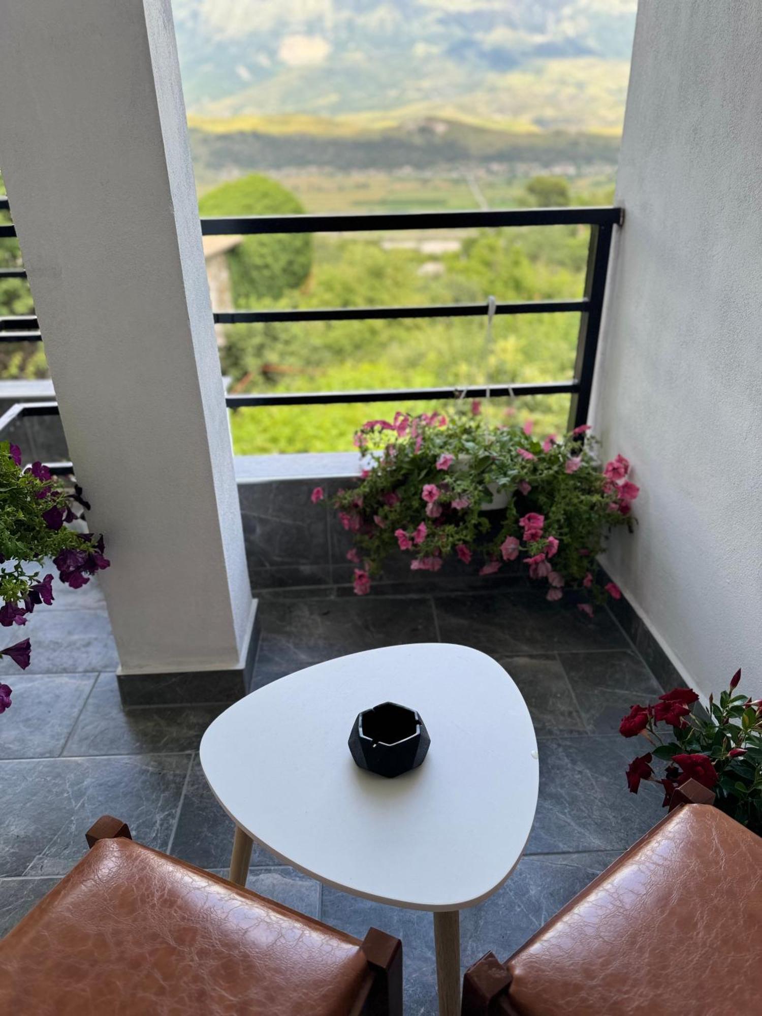 Guva Guest House Gjirokastër Buitenkant foto
