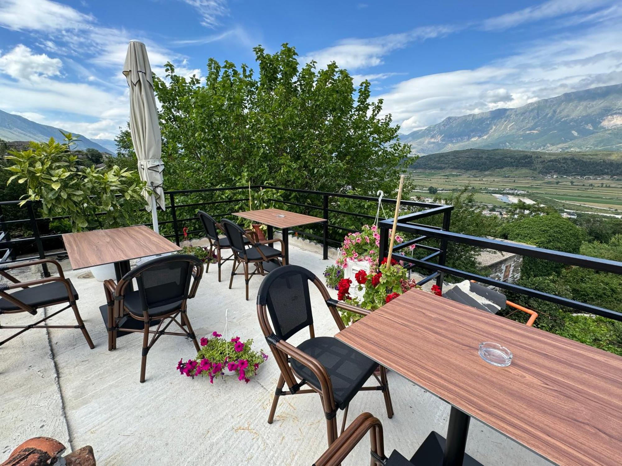 Guva Guest House Gjirokastër Buitenkant foto